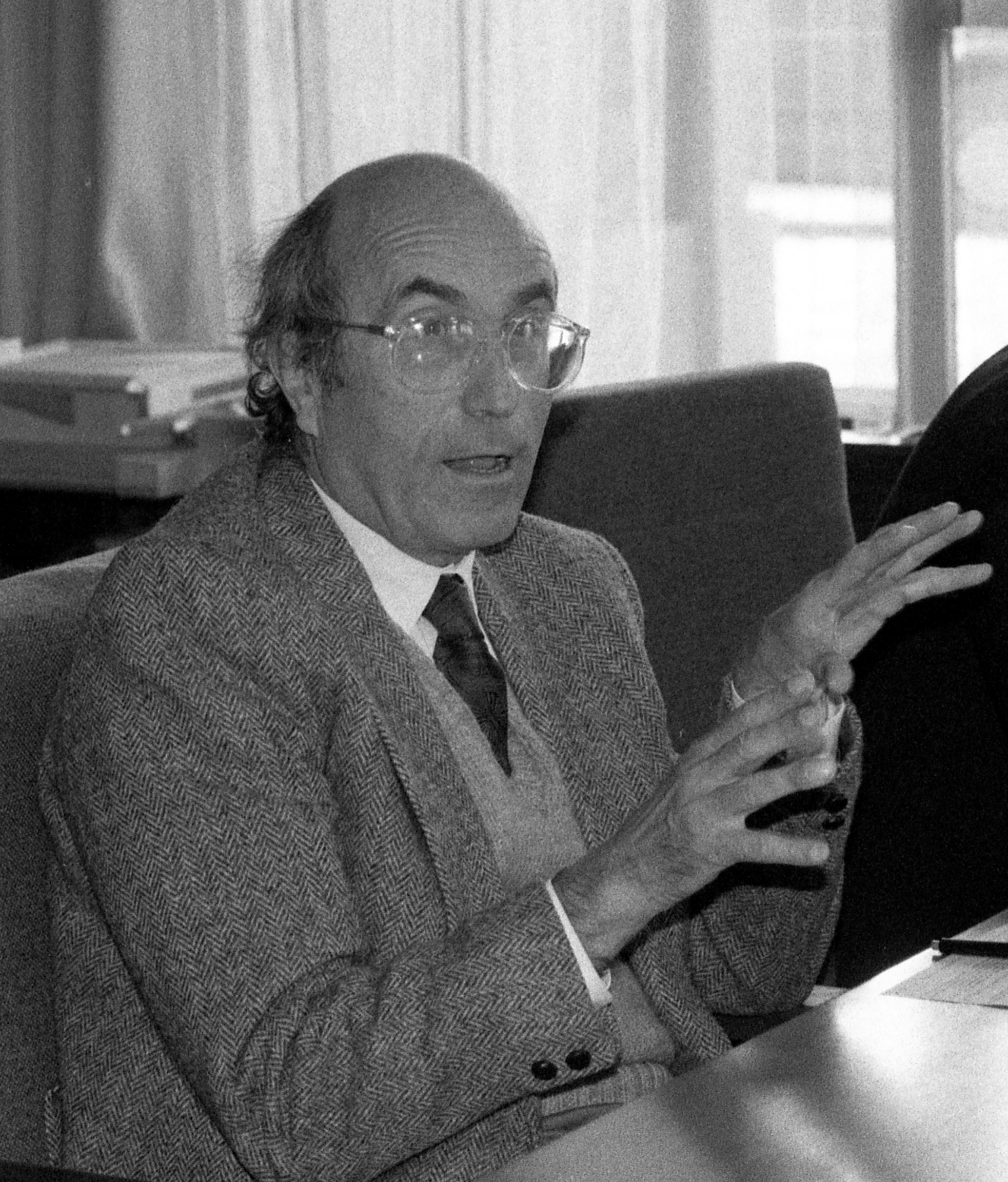 1989年、ザンクト・ガレン大学の討論会に出席するニクラス・ルーマン